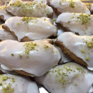 Colombe con Ripieno di Mandorla e Glassa di Zucchero